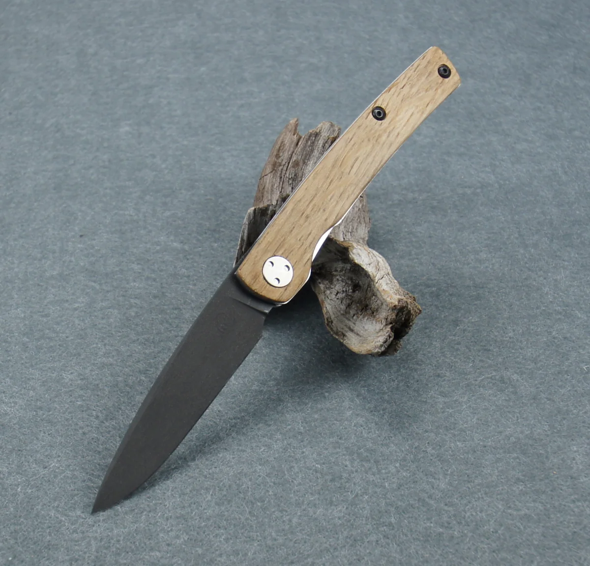 Linerlock Klappmesser, Frontflipper, rostträge, Eichenholzgriff