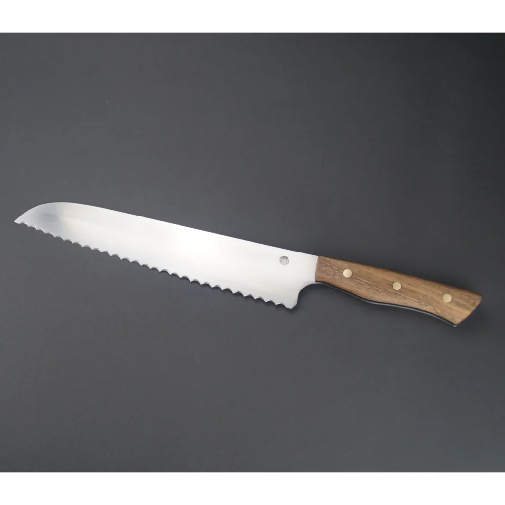 Handgeschmidetes Brotmesser Nussbaumholz Griff Wellenschliff