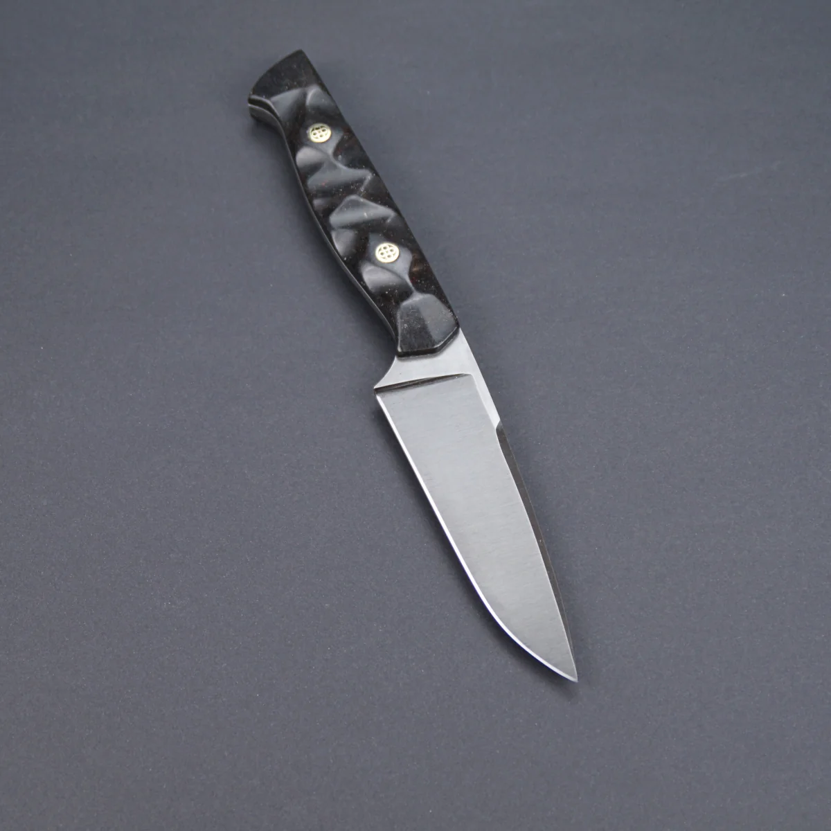 jagdmesser-federstahl-fem-nr28-p1-04.webp Jagdmesser aus geschmiedetem Federstahl handgemacht