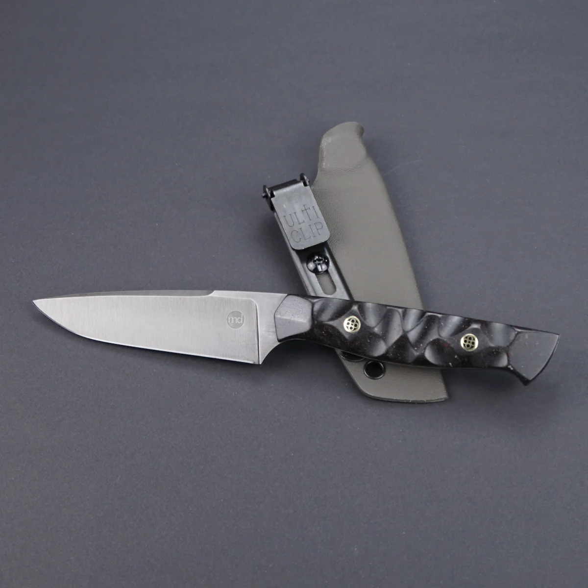 jagdmesser-federstahl-fem-nr28-p1-10.webp Jagdmesser aus geschmiedetem Federstahl Kydex Scheide und Ulticlip