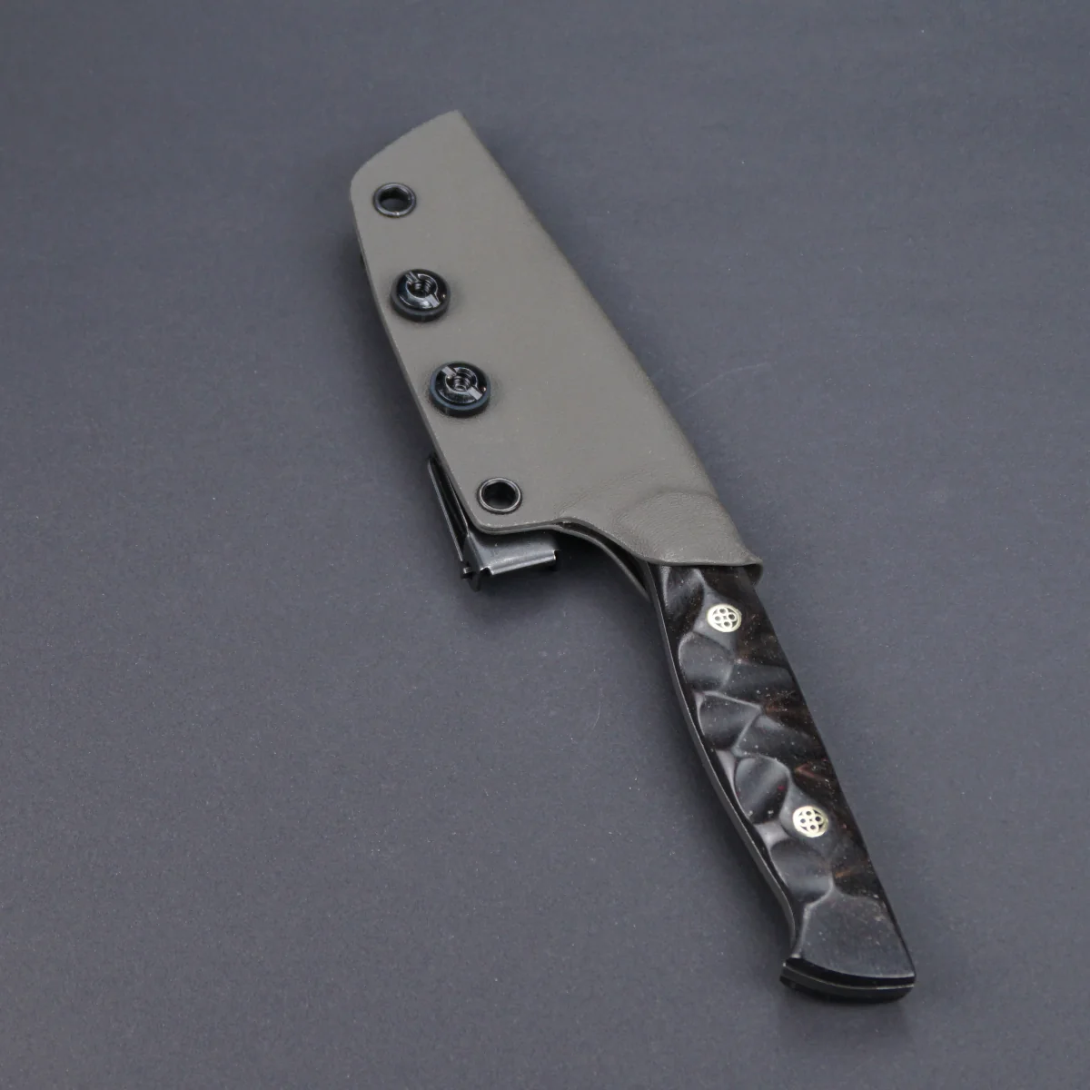 jagdmesser-federstahl-fem-nr28-p1-11.webp Jagdmesser aus geschmiedetem Federstahl Kydex Scheide