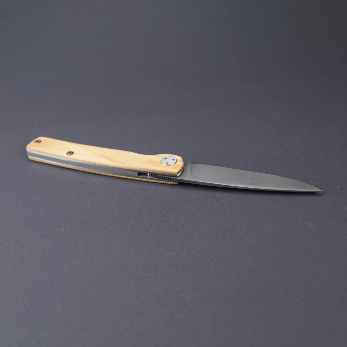 Handgefertigtes Klappmesser Linerlock Kirschholzgriff schwarze Klinge Frontflipper