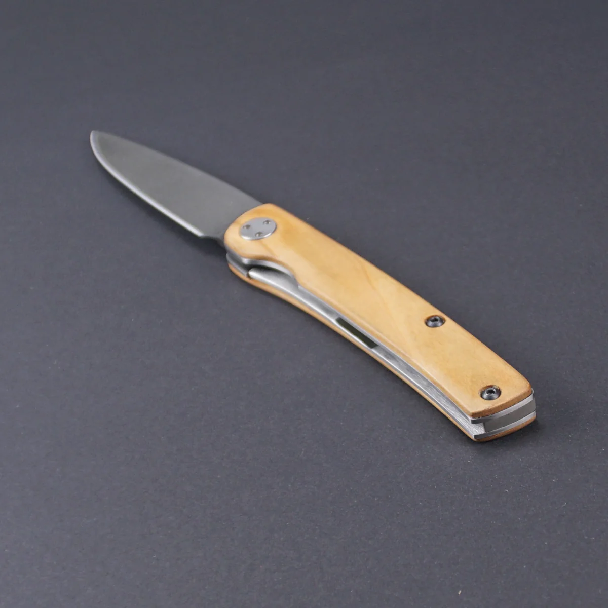 Handgefertigtes Klappmesser Linerlock Kirschholzgriff