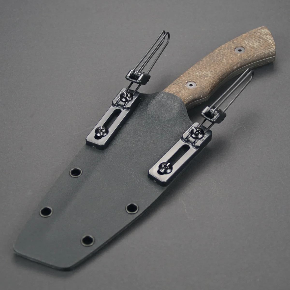 outdoor-messer-o1-fem-nr6-1-07.webp Outdoor Messer Kydex Scheide Ulticlip AP Clip